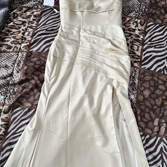 Prom gown - Picture 2 of 2